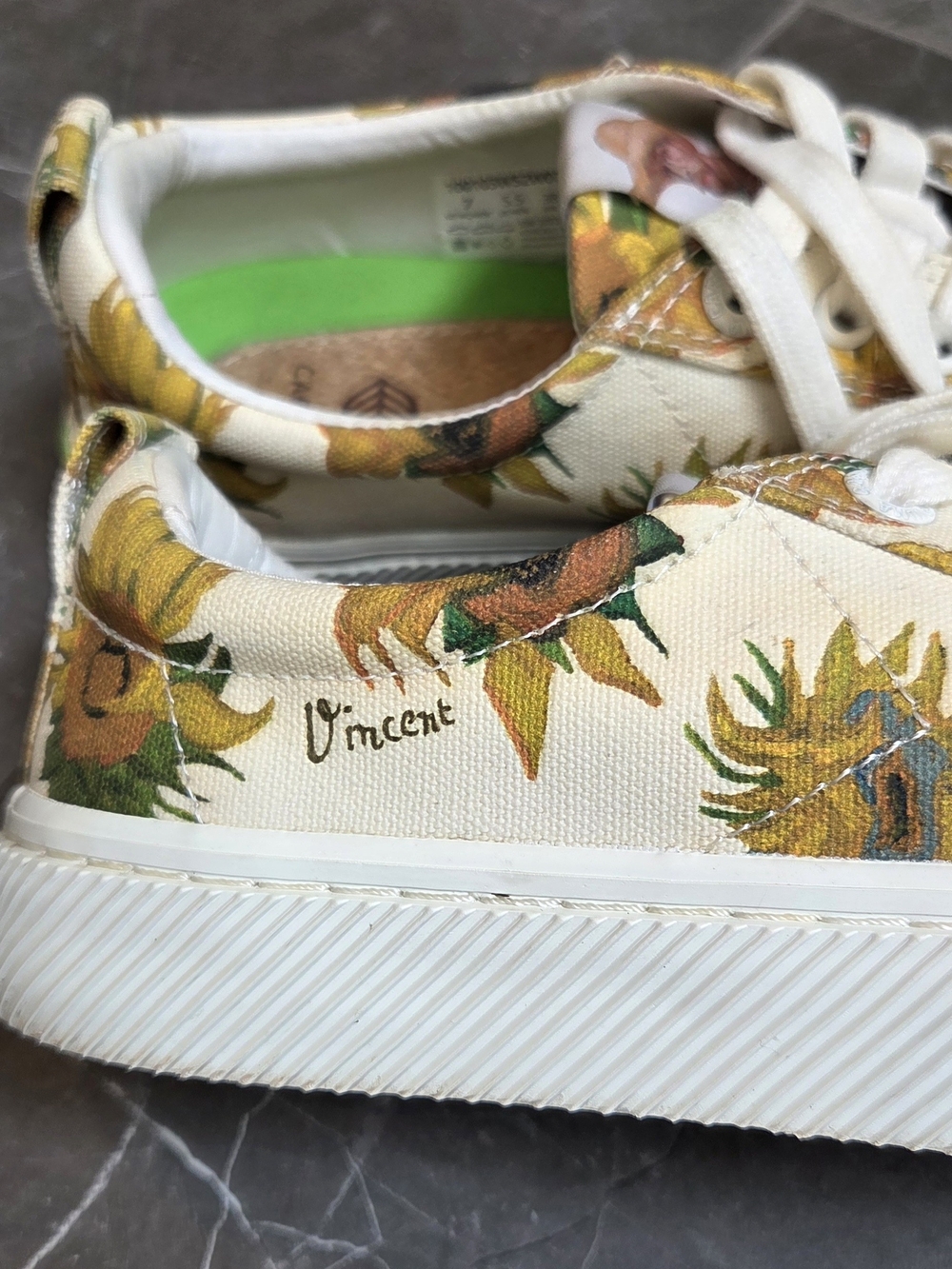 Cariuma x Van Gogh Museum Eca Canvas Low Sneakers in Sunflower Design - Picture 6 of 7